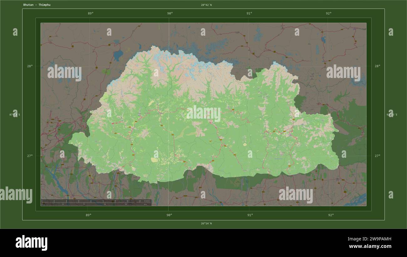 Bhutan wird auf einer topografischen Karte im OSM-Stil mit dem Hauptpunkt des Landes, kartographischem Raster, Entfernungsskala und Kartengrenzkoor hervorgehoben Stockfoto