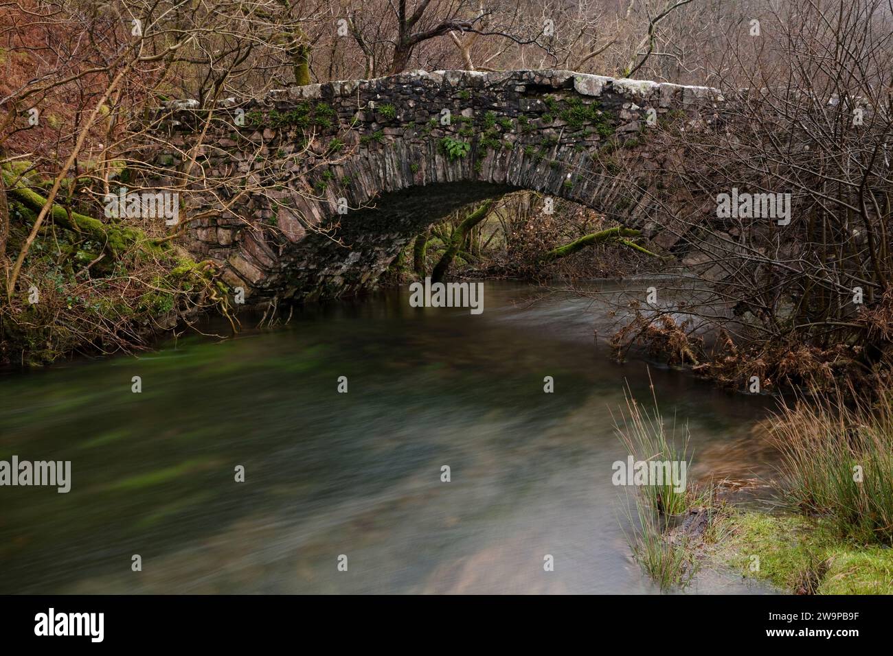 Scale Bridge über Buttermere Dubs im englischen Lake District Stockfoto