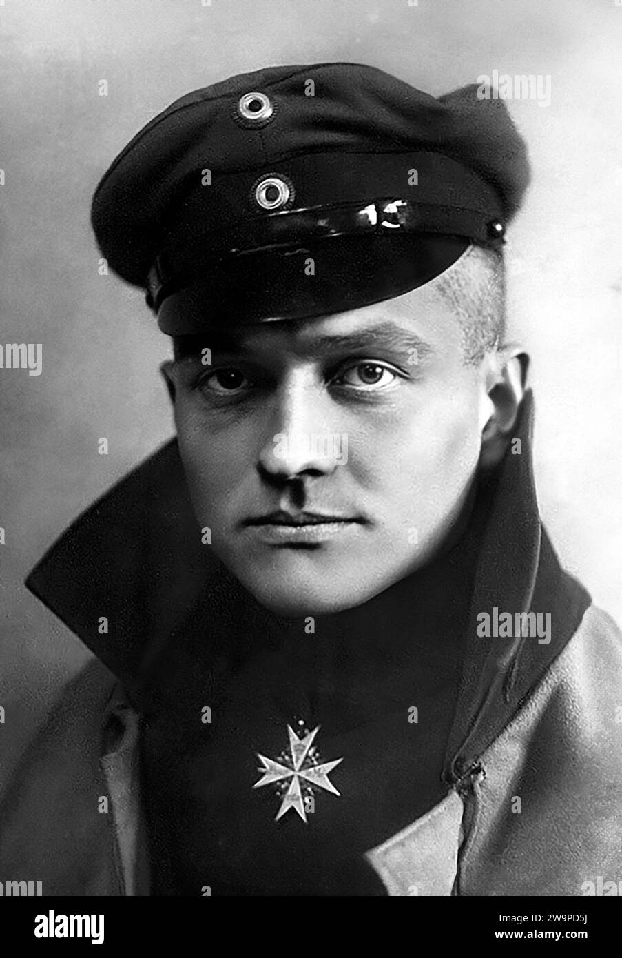 Manfred von Richthofen. Porträt des deutschen Luftaks, Manfred Albrecht Freiherr von Richthofen (1892–1918), in englischer Sprache Baron von Richthofen oder Roter Freiherr, um 1917 Stockfoto