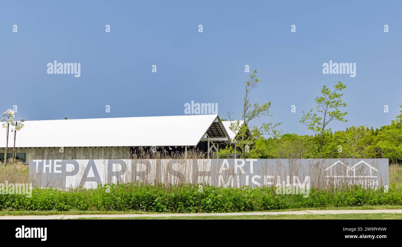 Außenbild des parrish Art Musuem und deren Schild Stockfoto