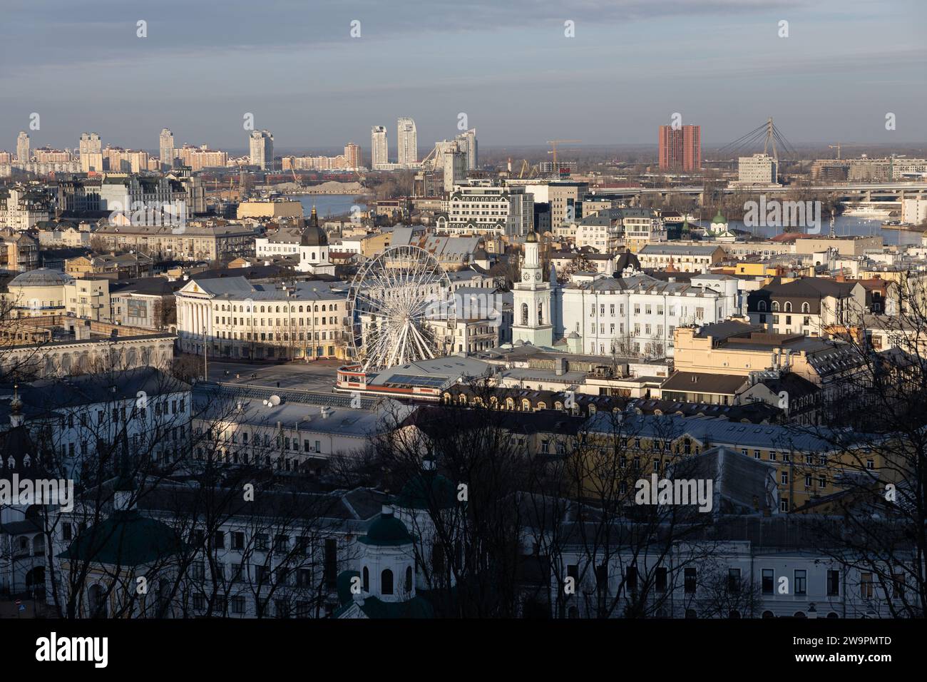 Allgemeine Sicht auf die zentralen Bezirke von Kiew. Stockfoto