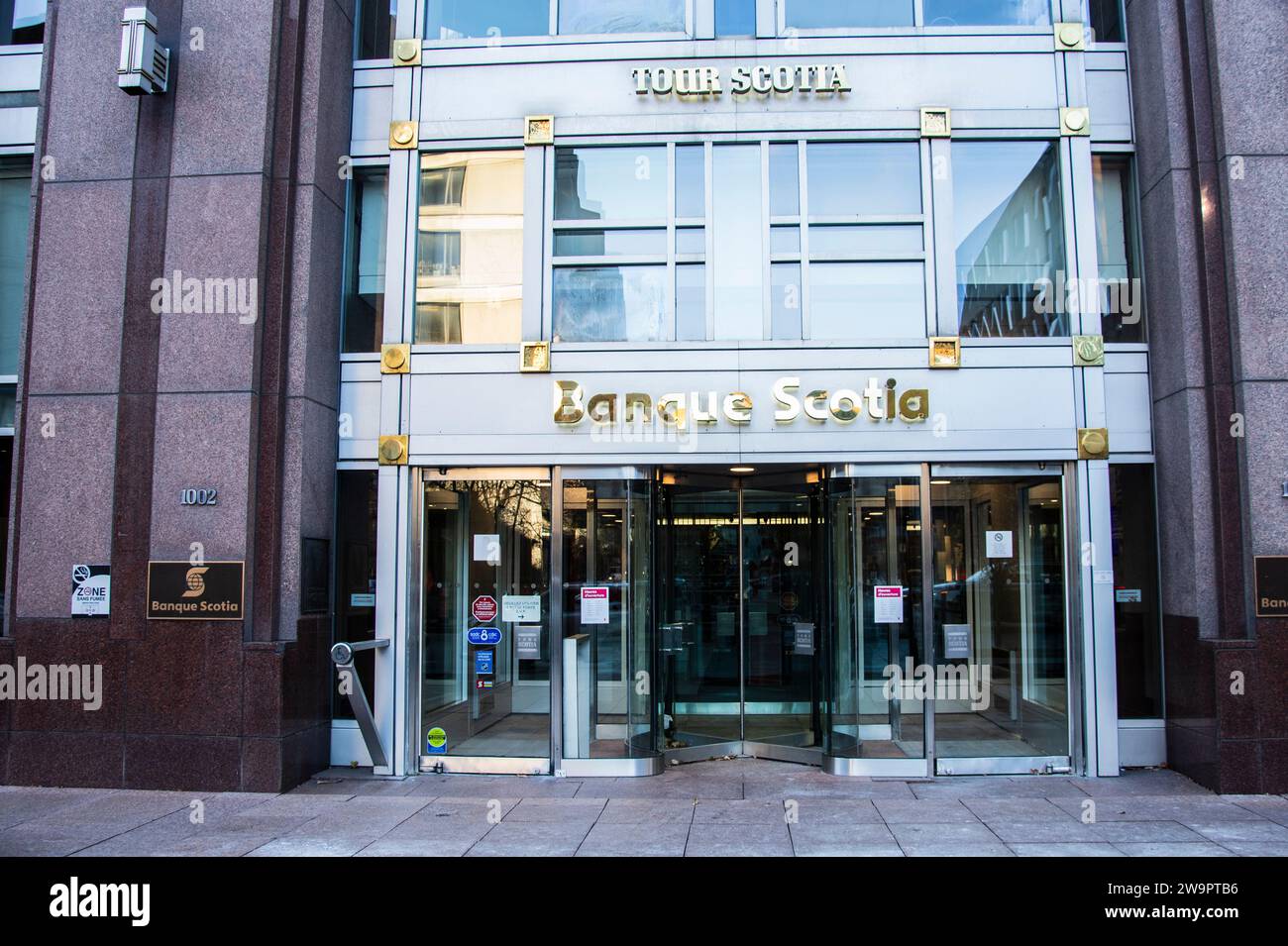 Scotia Bank unterschreibt in französischer Sprache in der Innenstadt von Montreal, Quebec, Kanada Stockfoto