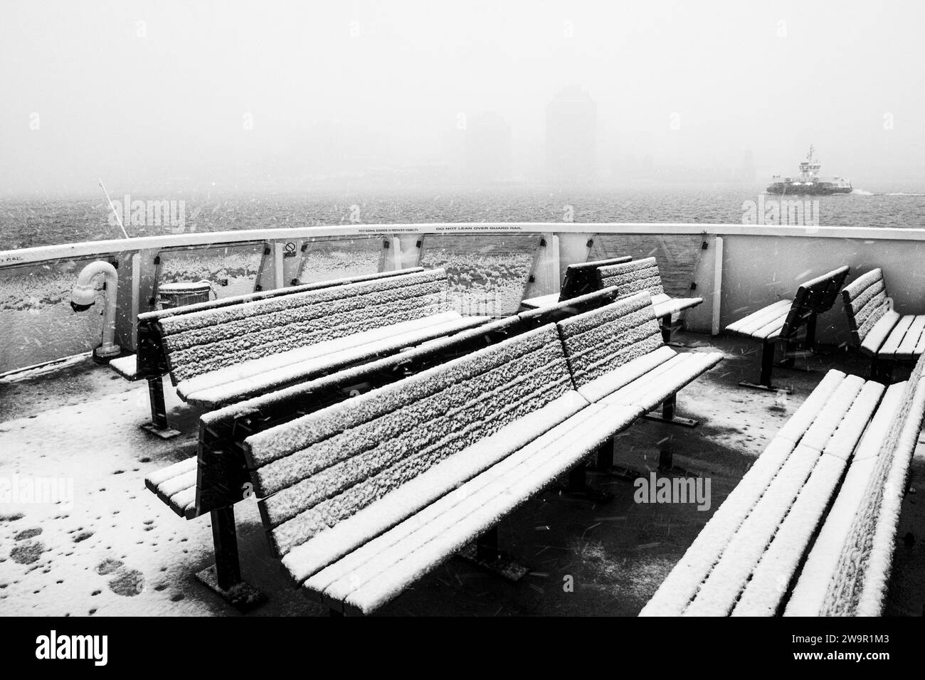 Schneesturm vom Deck einer Halifax Transit Hafenfähre in Halifax, Nova Scotia, Kanada. Stockfoto