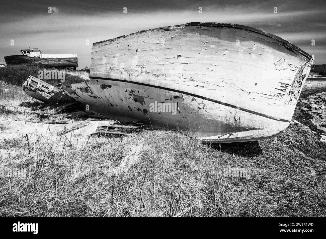 Verlassener Rumpf eines Fischerbootes an der Ostküste von Nova Scotia, Kanada. Stockfoto