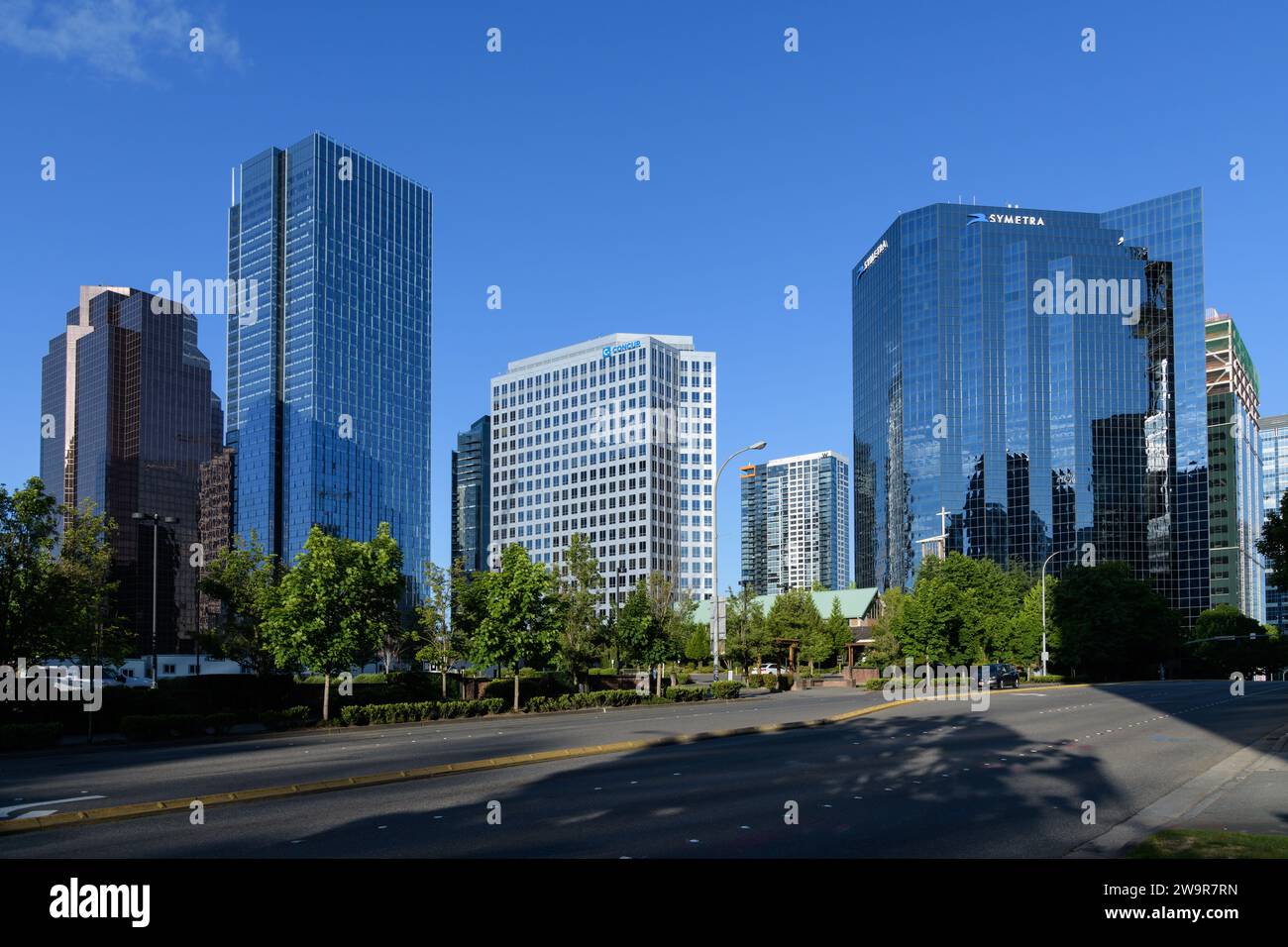 Bellevue, WA, USA - 6. Juni 2023; Wolkenkratzer im zentralen Geschäftsviertel der Innenstadt von Bellevue Stockfoto