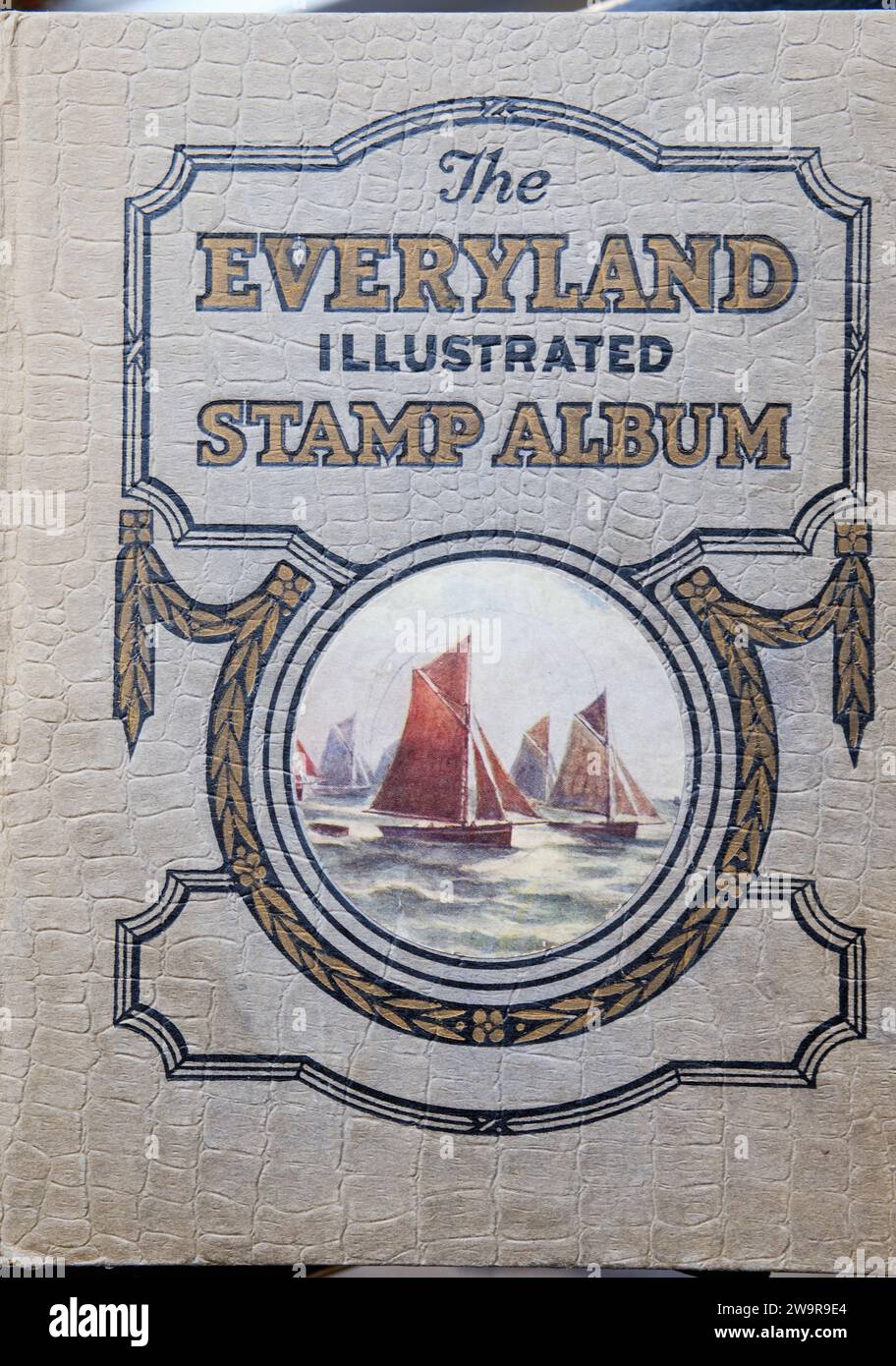 Cover des Everyland Illustrated Stamp Albums mit Damge and Wear and Tear Stockfoto