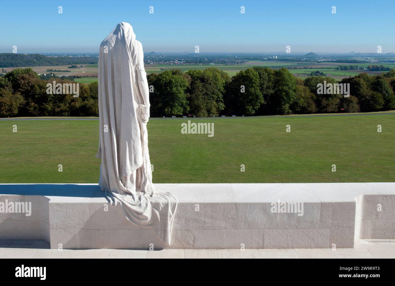 Die Skulptur Canada Bereft, Teil des kanadischen National Vimy Memorial des Bildhauers Walter S. Allward auf dem Schlachtfeld von Vimy Ridge in Frankreich. Stockfoto