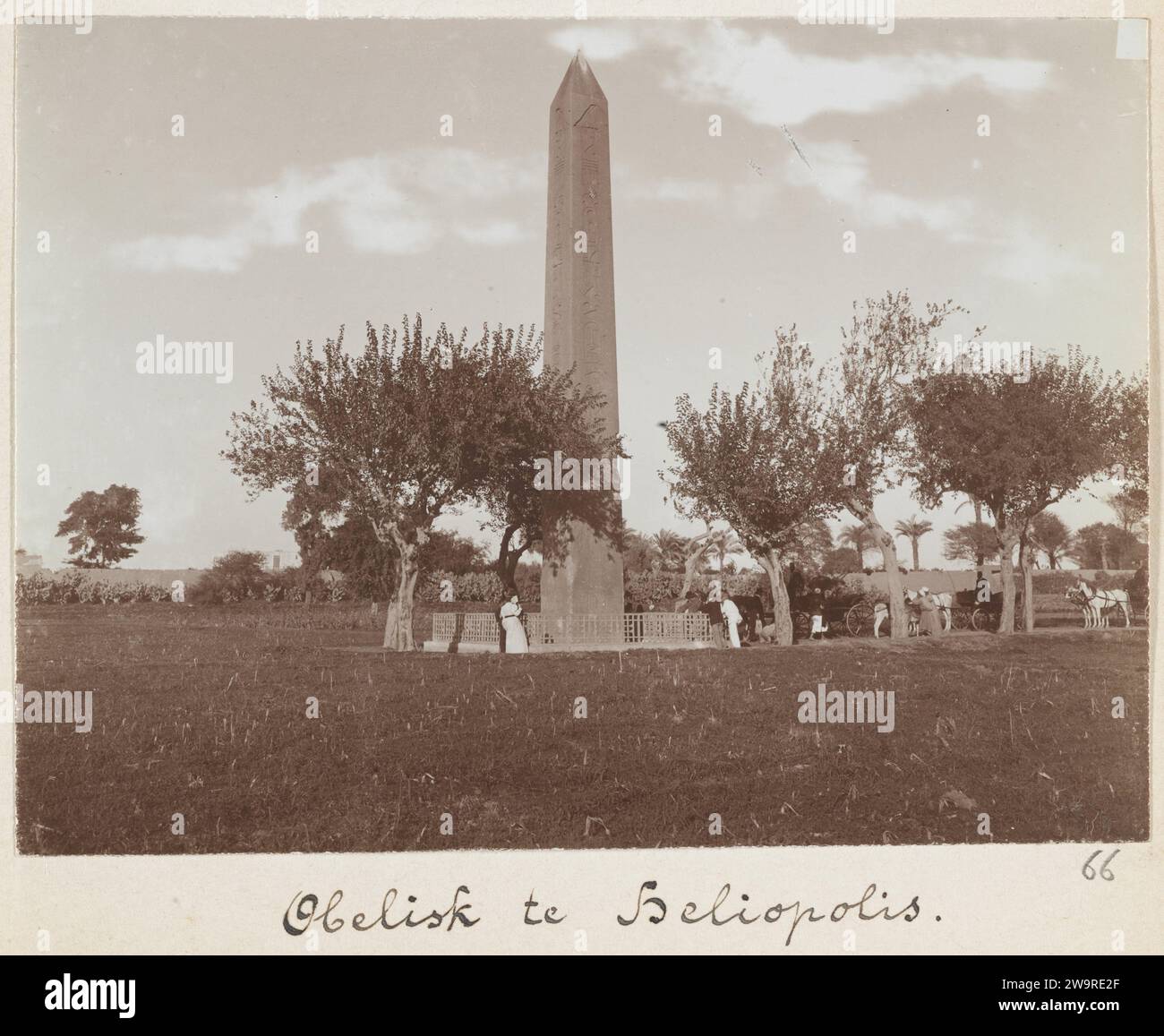 Obelisk van Senoeseret I im ehemaligen Heliopolis (heute El Matareya) in Kairo, 1898 Fotografie Cairo baryta Papierobelisk, Nadel Cairo Stockfoto