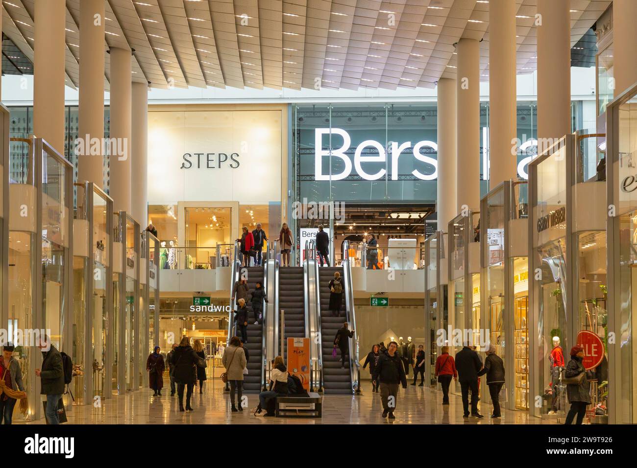 Großes Einkaufszentrum - Hoog Catharijne, im Zentrum von Utrecht in den Niederlanden. Stockfoto