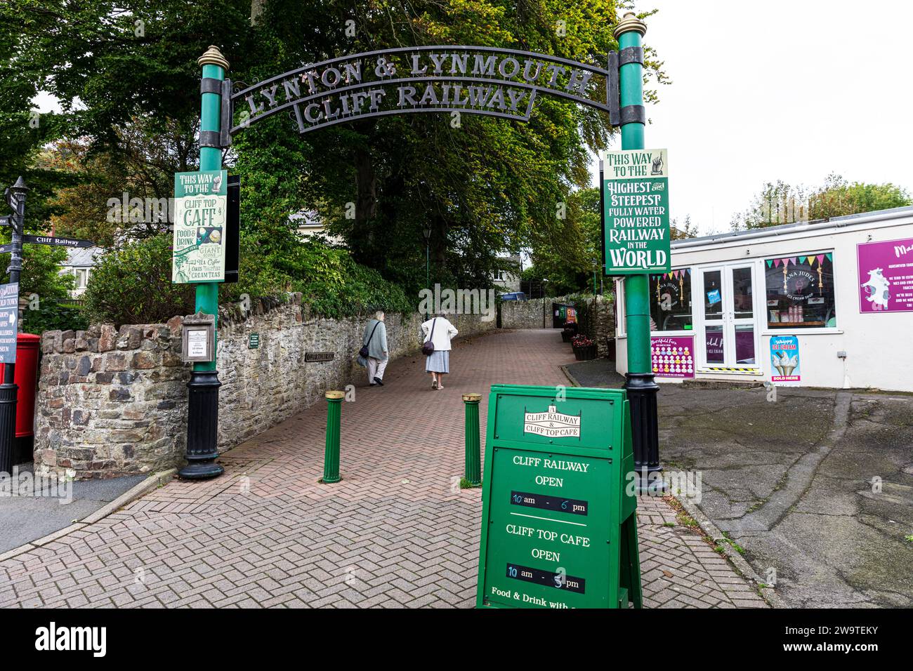 Lynton and Lynmouth Cliff Railway, Lynton and Lynmouth, Devon, Großbritannien, England, Lynton & Lynmouth Cliff Railway, Lynton & Lynmouth, Cliff Railway, Standseilbahn Stockfoto