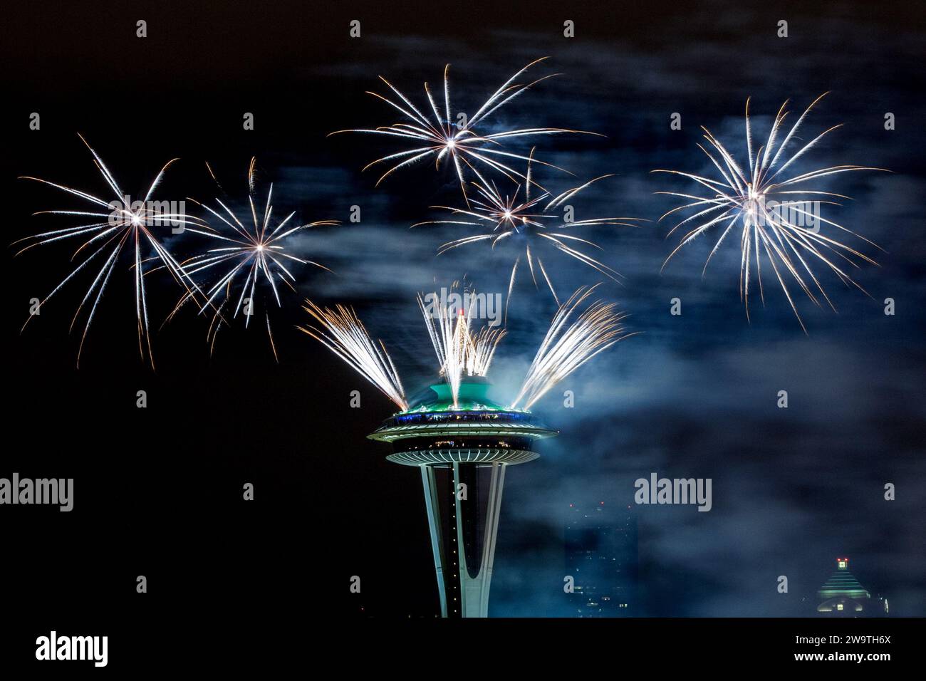 Jährliches Silvester-Feuerwerk bei der Space Needle in Seattle, Washington, USA Stockfoto