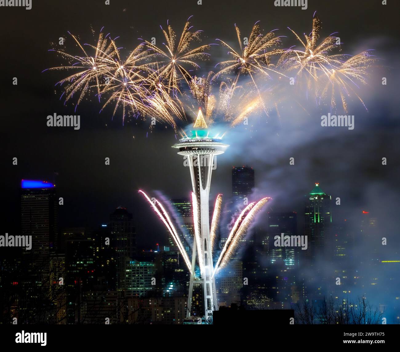 Jährliches Silvester-Feuerwerk bei der Space Needle in Seattle, Washington, USA Stockfoto