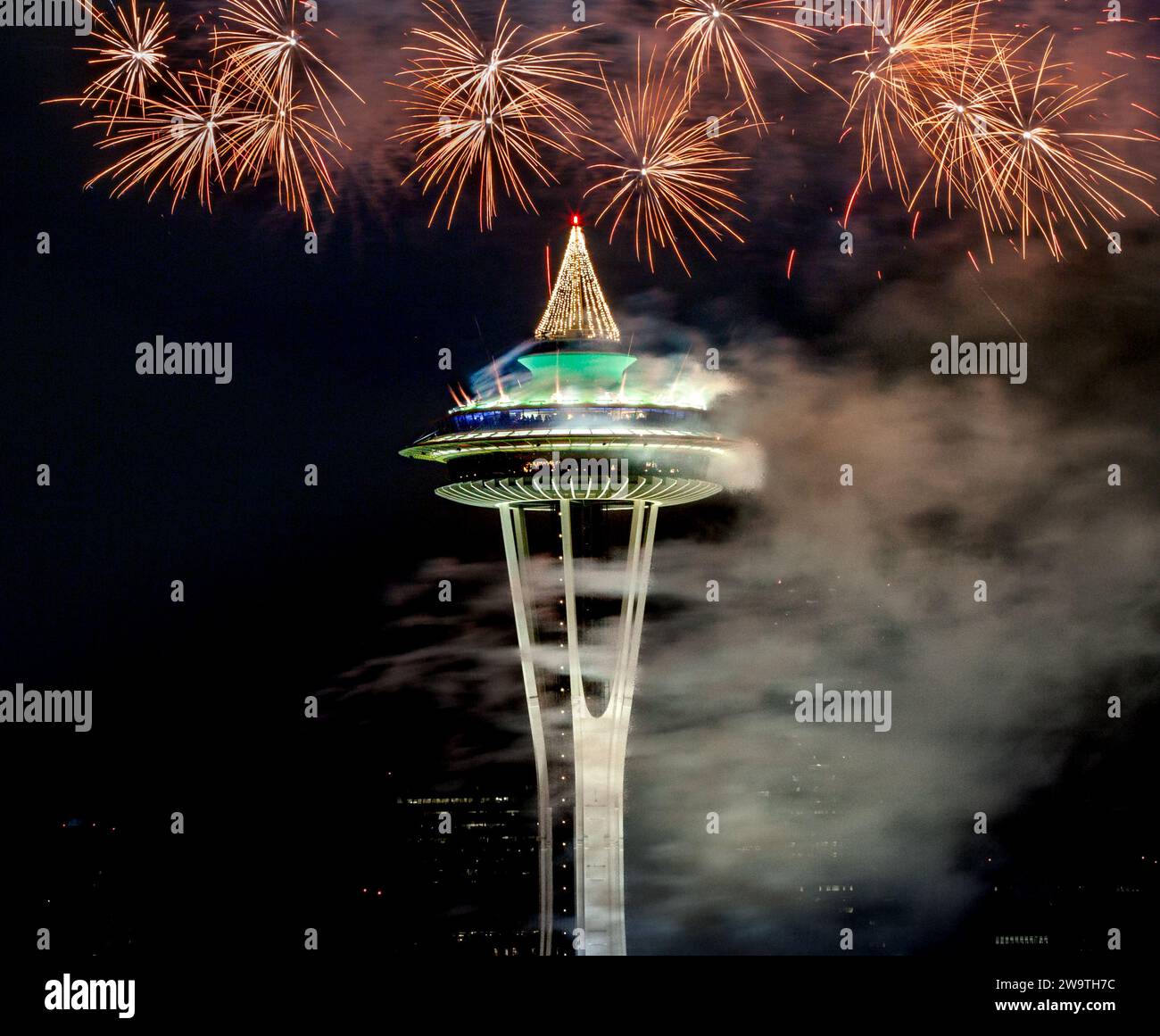 Jährliches Silvester-Feuerwerk bei der Space Needle in Seattle, Washington, USA Stockfoto
