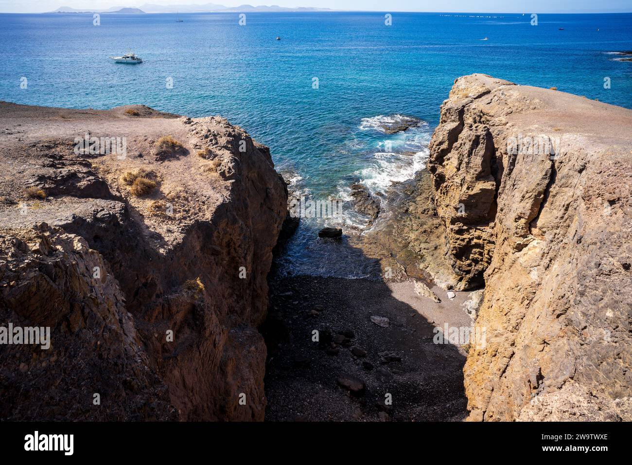 Felsige Küste des Atlantischen Ozeans. Playa Blanca. Lanzarote. Kanarische Inseln. Spanien. Stockfoto
