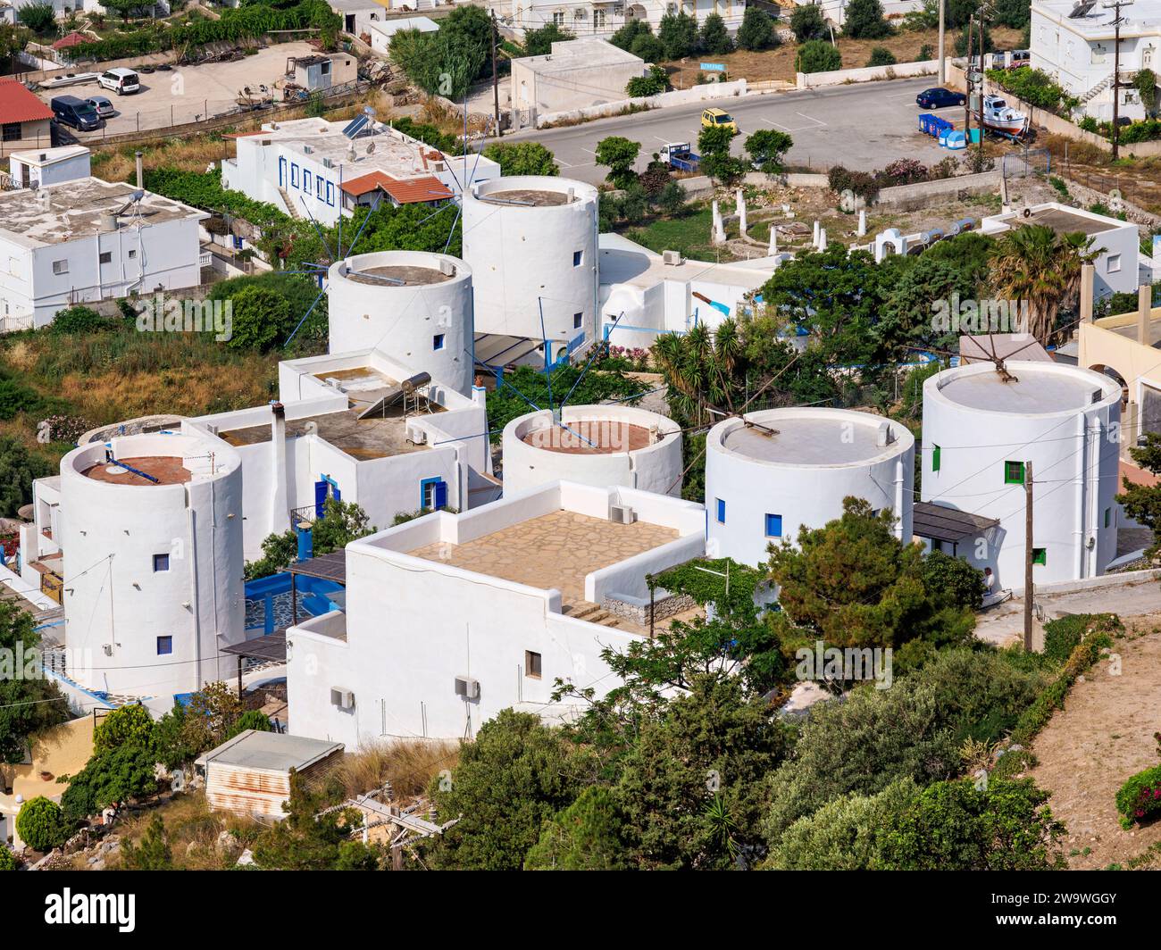 Windmühlen von Pandeli, Insel Leros, Dodekanese, Griechenland Stockfoto