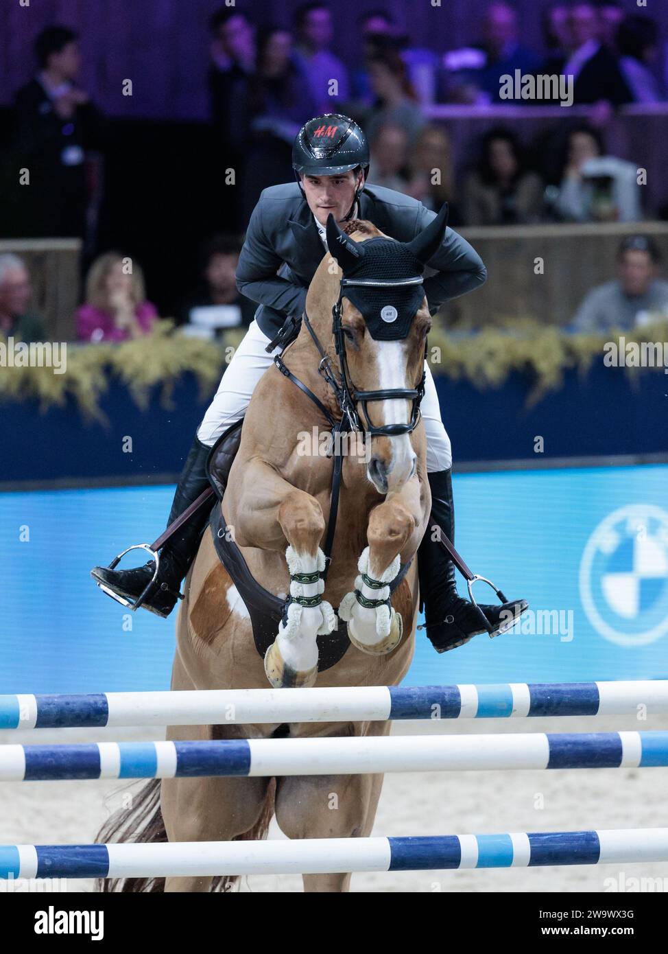 Olivier Philippaerts aus Belgien mit H&M Miro während der Longines FEI Jumping World Cup™ präsentiert von BMW bei der Jumping Mechelen am 30. Dezember 2023, Nekkerhal, Belgien (Foto: Maxime David - MXIMD Pictures) Stockfoto