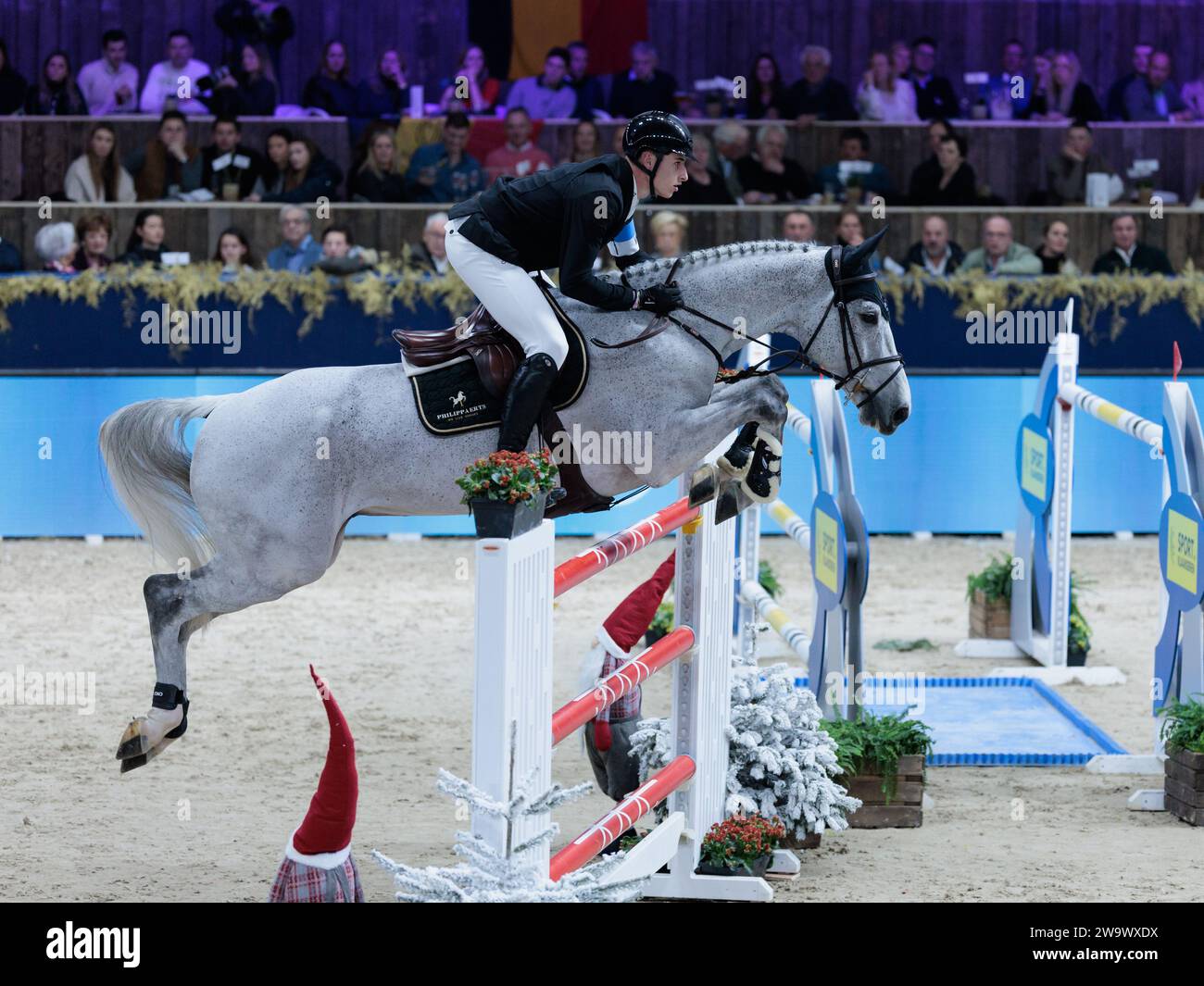 Thibault Philippaerts von Belgien mit Jumper d'Oase während der Longines FEI Jumping World Cup™ präsentiert von BMW bei der Jumping Mechelen am 30. Dezember 2023, Nekkerhal, Belgien (Foto: Maxime David - MXIMD Pictures) Stockfoto