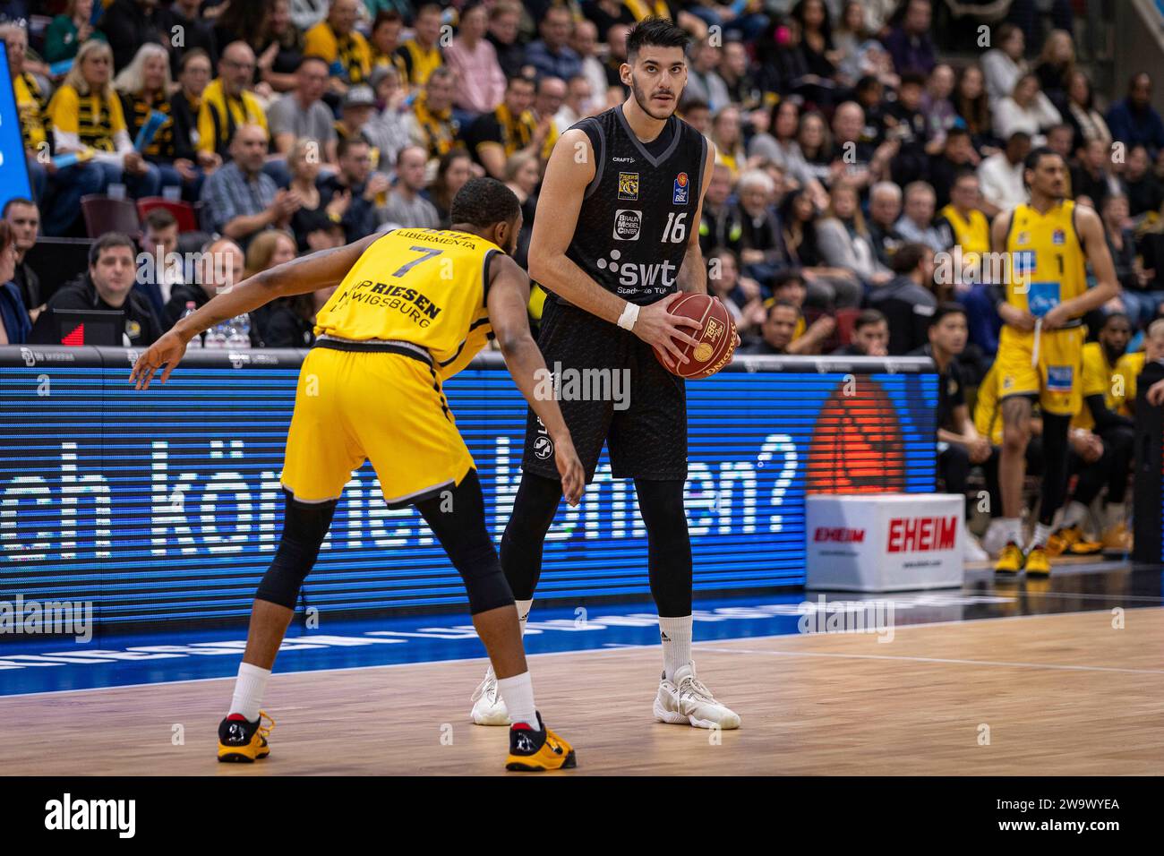 Desure Buie (MHP Riesen Ludwigsburg, 07) Kalaitzakis (Tigers
