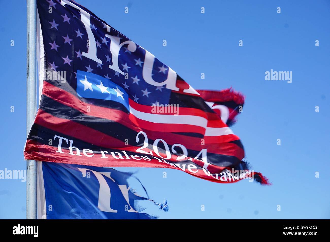 Trump-Flagge 2024 | 90x150 Cm, Wetterfest Aus Strapazierfähigem Polyester | Mit 2 Messingösen Für Garten, Haus & Events | Für Trump-Fans & Unterstützer