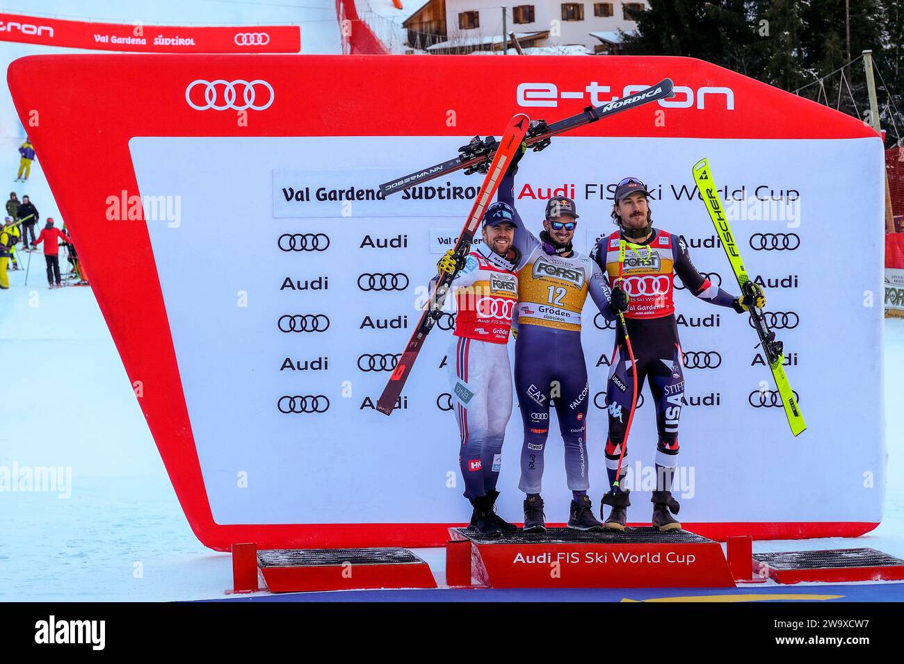 (L bis R) Aleksander Aamodt Kilde (NOR), Dominik Paris (ITA) und Bryce Bennet (USA) treten beim Audi FIS Alpine Ski World Cup, MenÕs Downhill r an Stockfoto