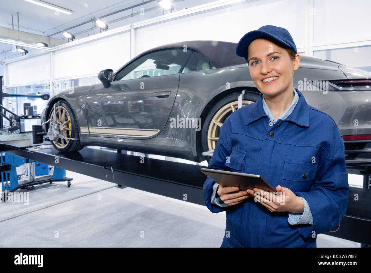 Autoreparatur im Kfz-Service. Stockfoto