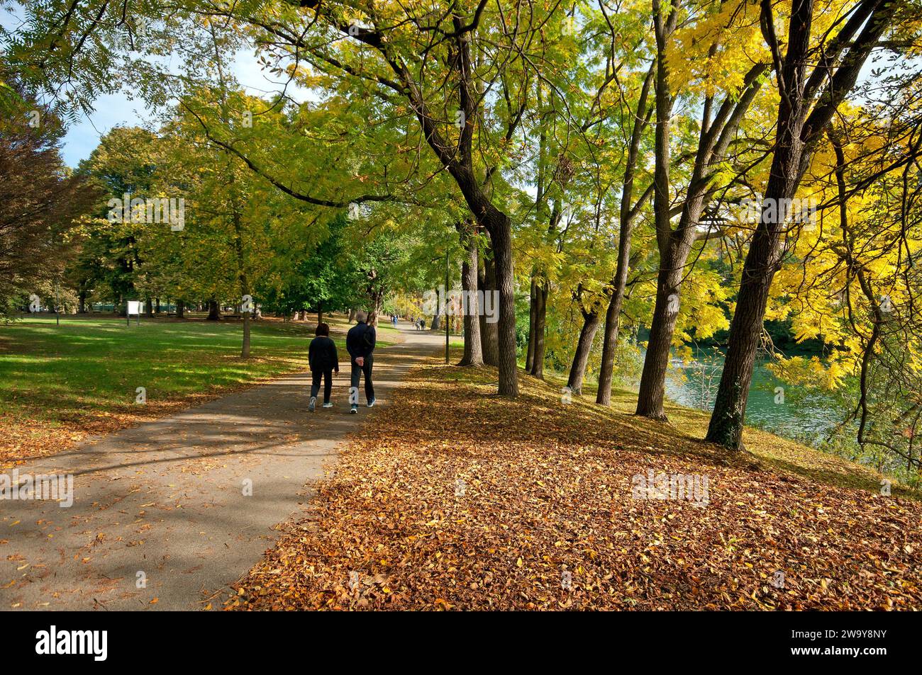 Spaziergang im Stadtpark entlang der Po, Turin, Piemont, Italien Stockfoto