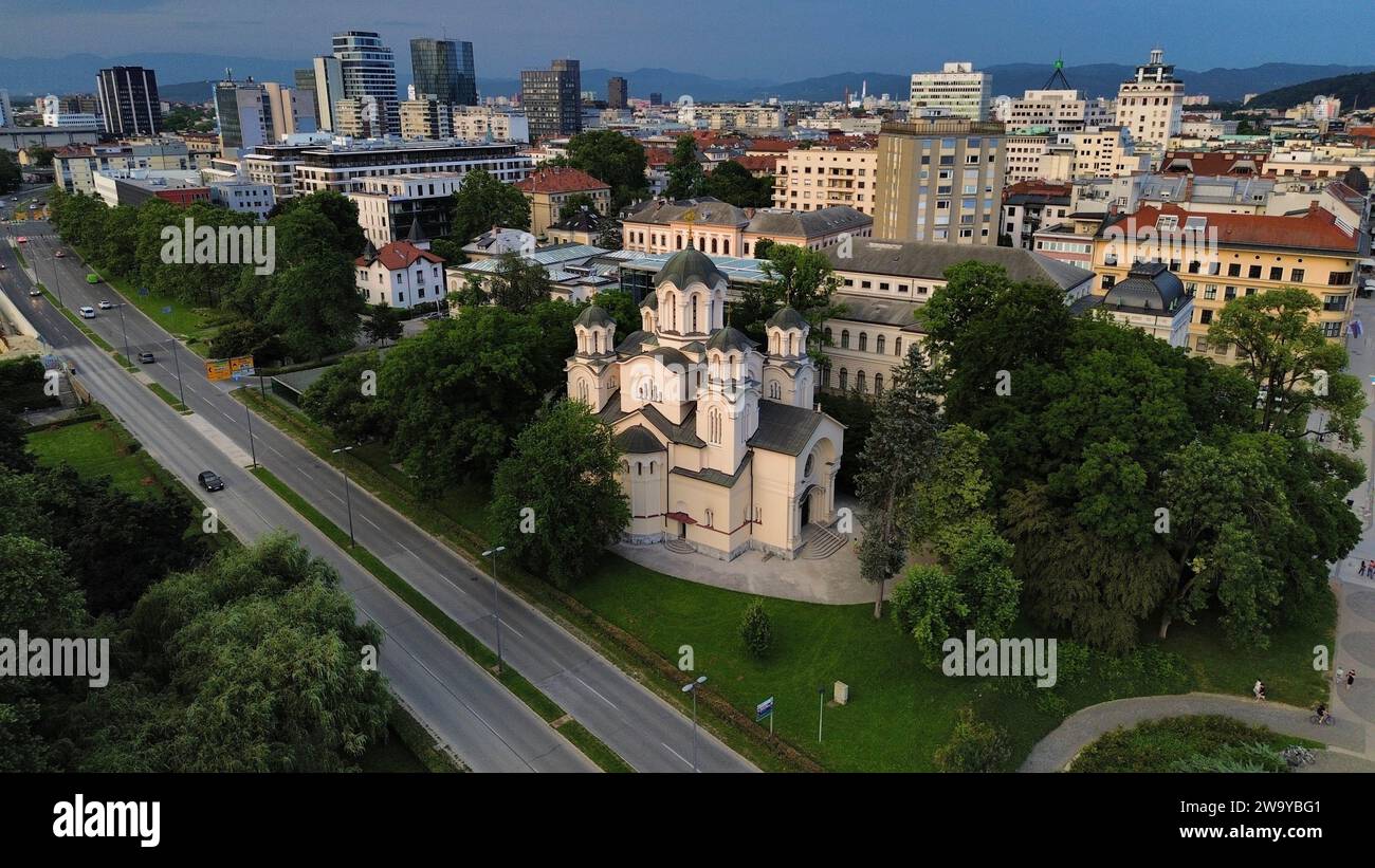 Drohnenfoto Sts. Kyrill und Methodius Kirche, Prawoslavna cerkev sv. Cirila in Metoda / Ljubljani Ljubljana Slowenien Europa Stockfoto