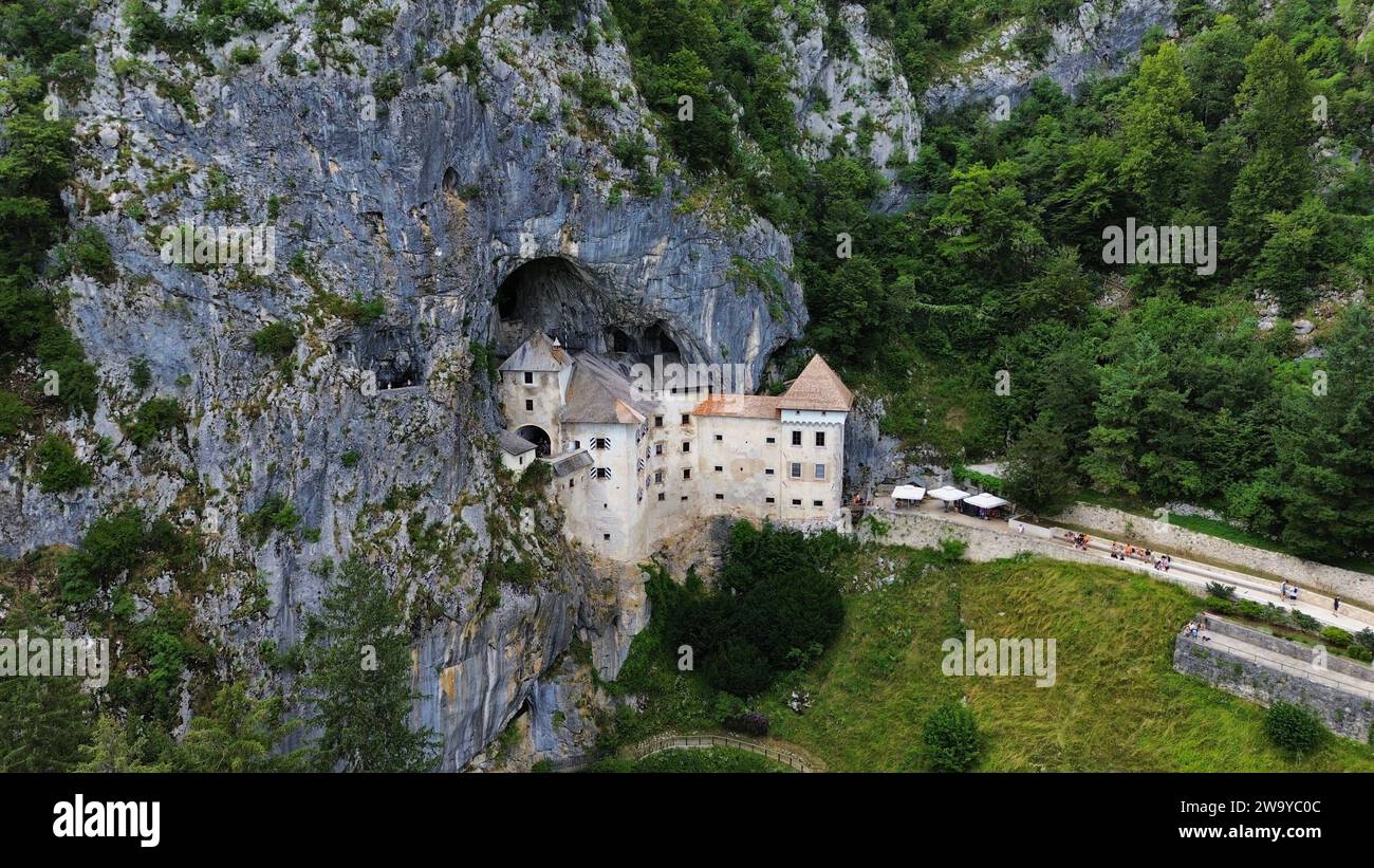 Drohnenfoto Schloss Predjama Slowenien Europa Stockfoto