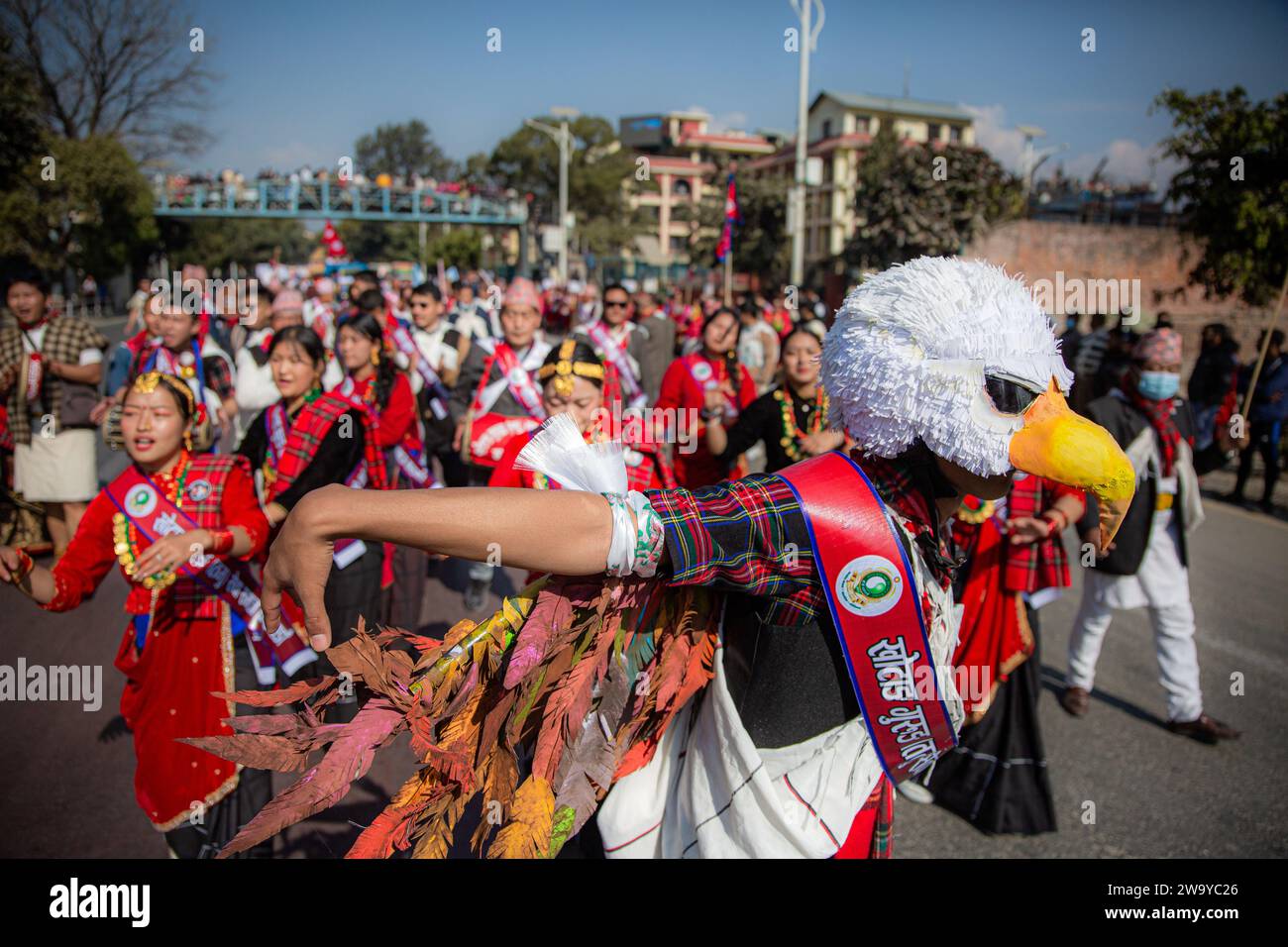 Kathmandu, Nepal. Dezember 2023 31. Mitglieder der Tamu/Gurung-Gemeinde treffen sich in Kathmandu, Nepal, anlässlich des Tamu Lhosar, der jährlich anlässlich des Neujahrs stattfindet. (Foto: Amit Machamasi/NurPhoto) Credit: NurPhoto SRL/Alamy Live News Stockfoto