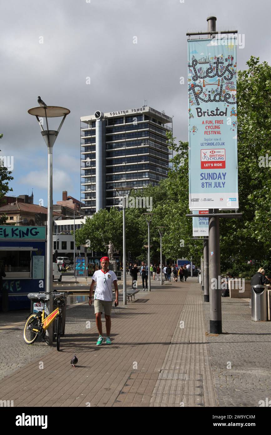 Broad Quay, Bristol, UK 06 16 2018, Ein Stadtbild vom Broad Quay in Bristol mit Colston Tower im Hintergrund. Stockfoto