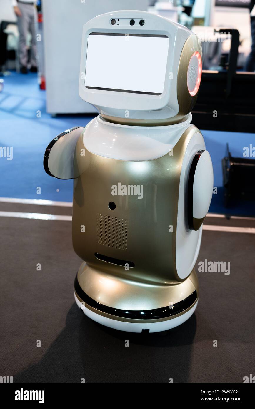 Roboterberater mit leerem Bildschirm. Stockfoto