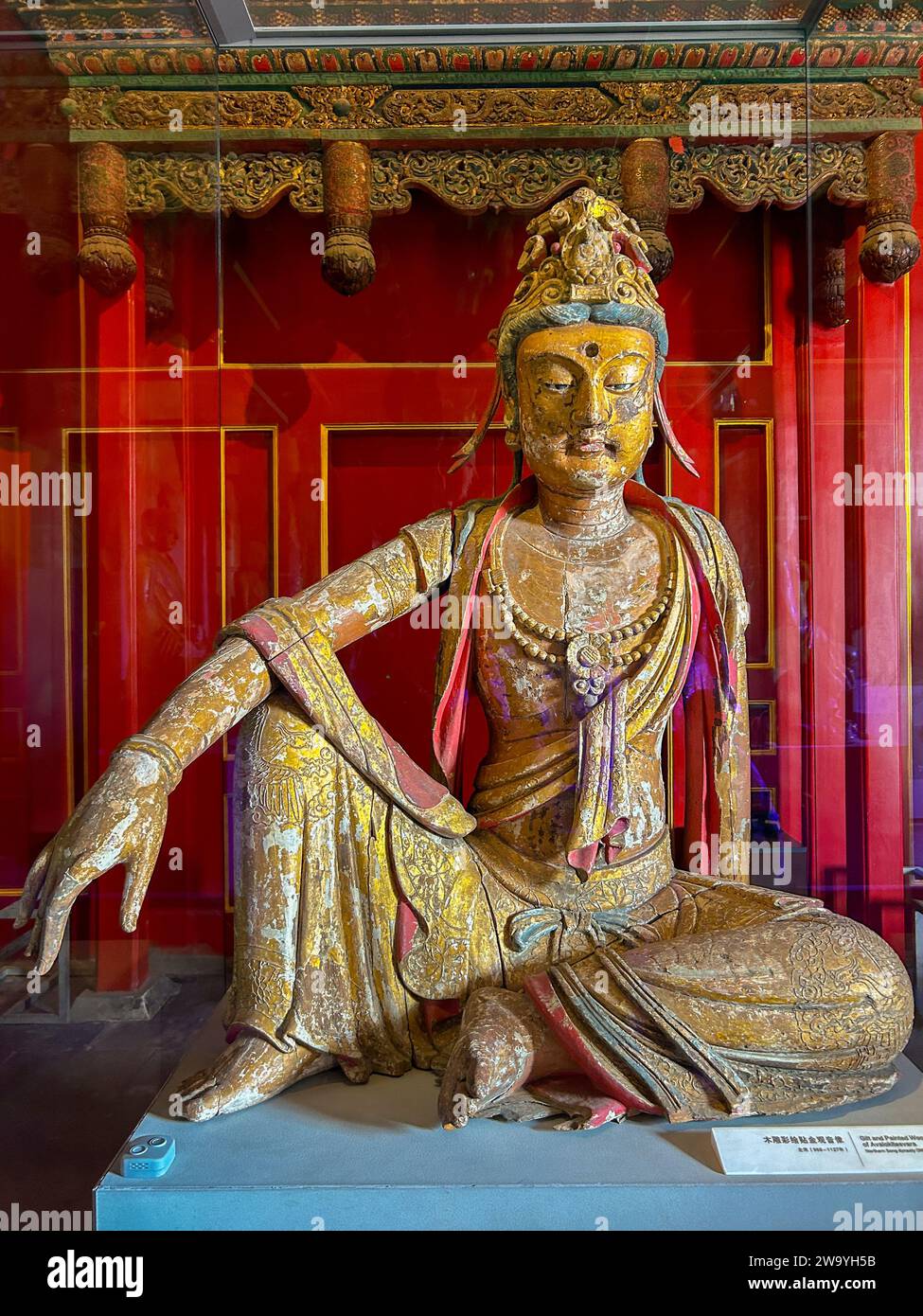 Peking, China, Nahaufnahme, chinesische Schätze, Kunst, Stadtdenkmal, „die Verbotene Stadt“, historische buddhistische Statue, antike Zivilisationskunst, Innenraum Stockfoto