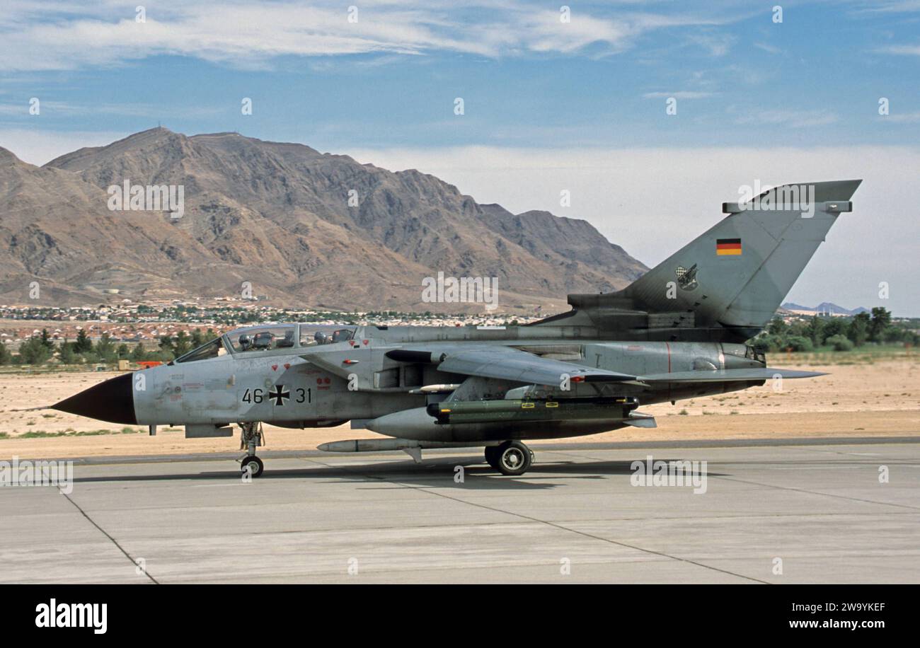 Ein Kampfflugzeug der deutschen Luftwaffe vom Typ Tornado ECR des