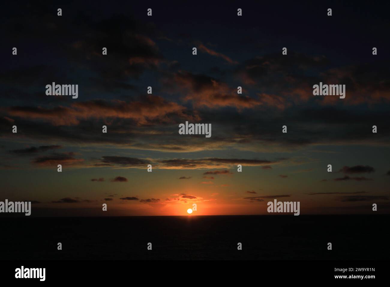 Sonnenaufgang von Duncansby Head, Caithness, Schottland, Großbritannien Stockfoto