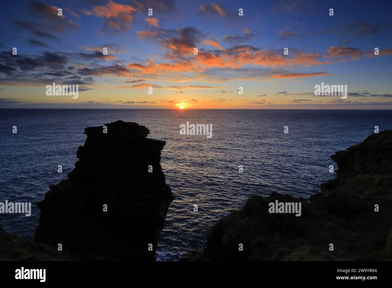 Die Duncansby Sea Stacks in Duncansby Head, Caithness, Nordostküste Schottlands, Großbritannien Stockfoto