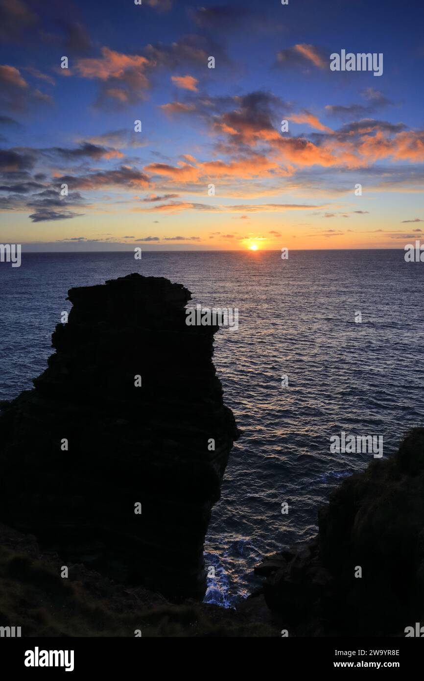 Die Duncansby Sea Stacks in Duncansby Head, Caithness, Nordostküste Schottlands, Großbritannien Stockfoto