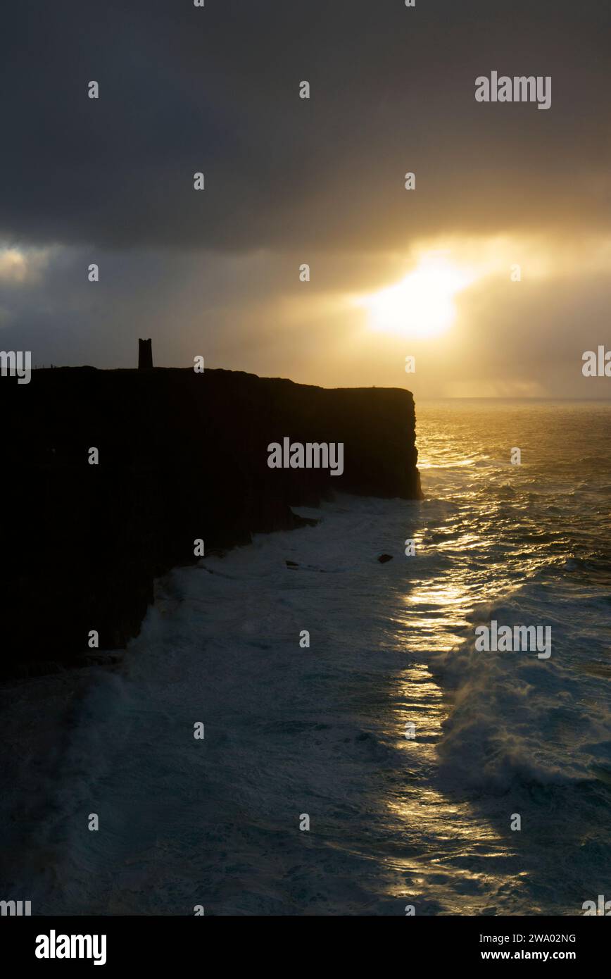 Wintersonnenlicht auf Marwick Head, Orkney Island Stockfoto