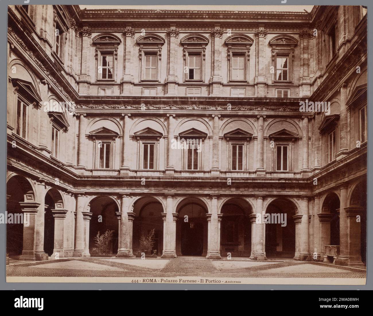 Portico Van Het Palazzo Farnese, Rom, ca. 1870 - ca. 1880 Fotografieren des Frontalgesichts vom Innenhof auf dem Palazzo Farnese in Rom. Rom fotografische Unterstützung Albumendruck Palast Palazzo Farnese Stockfoto
