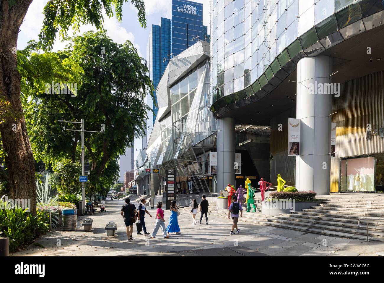 Orchard Road Singapur, Shopper und Touristen auf der Straße in Luxusgeschäften Stockfoto