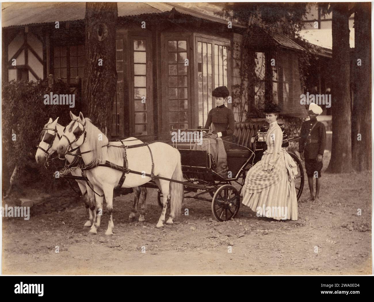 Mrs. Und Miss Lyall, Simla. Raja Deen Dayal. 1887. Albumendruck. Stockfoto