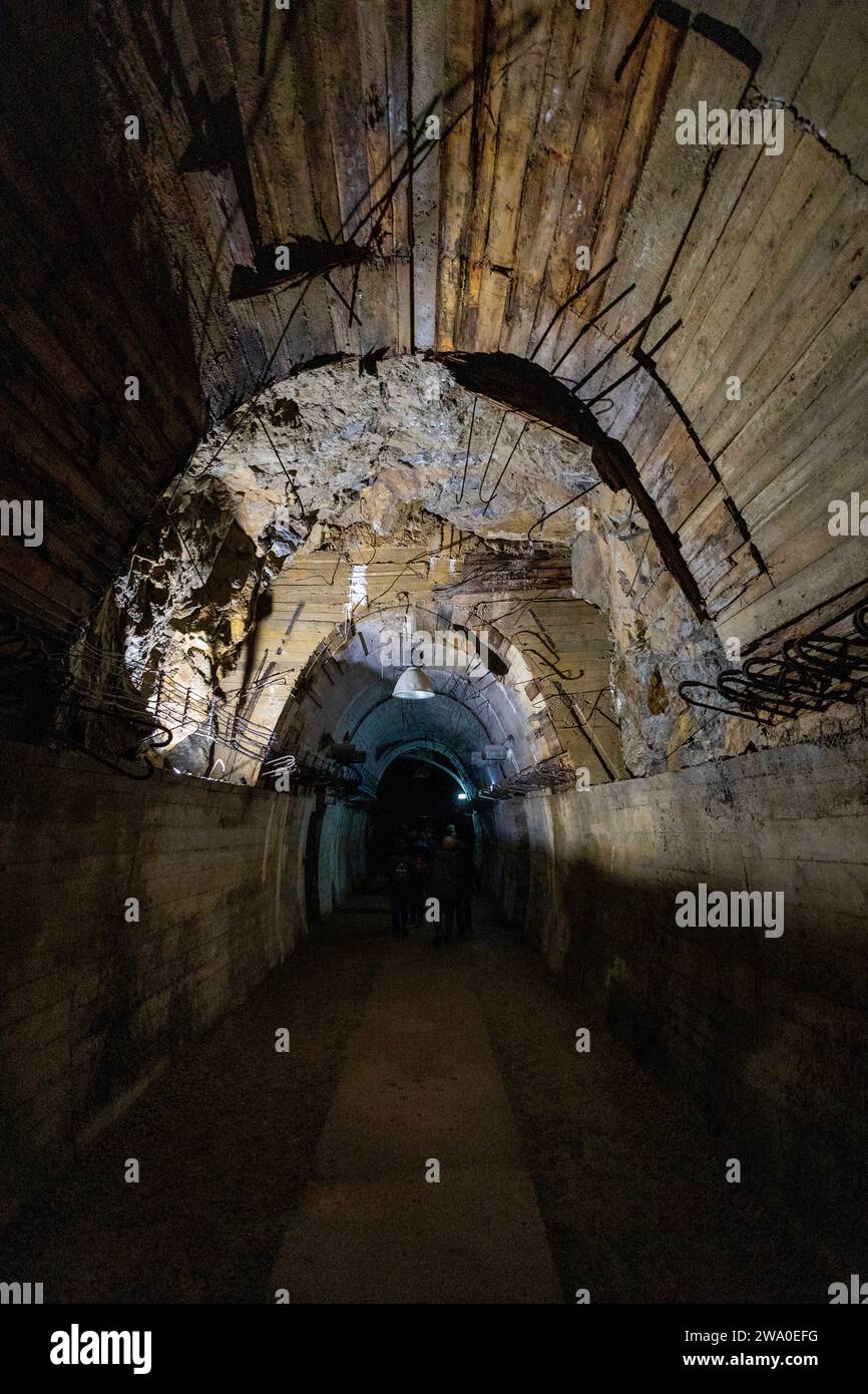 Schlesien ein Stollen unter dem Schloss Fürstenstein Zamek KsiÄÖÅ¼. Das ...