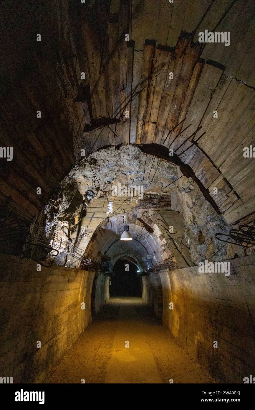 Schlesien ein Stollen unter dem Schloss Fürstenstein Zamek KsiÄÖÅ¼. Das ...