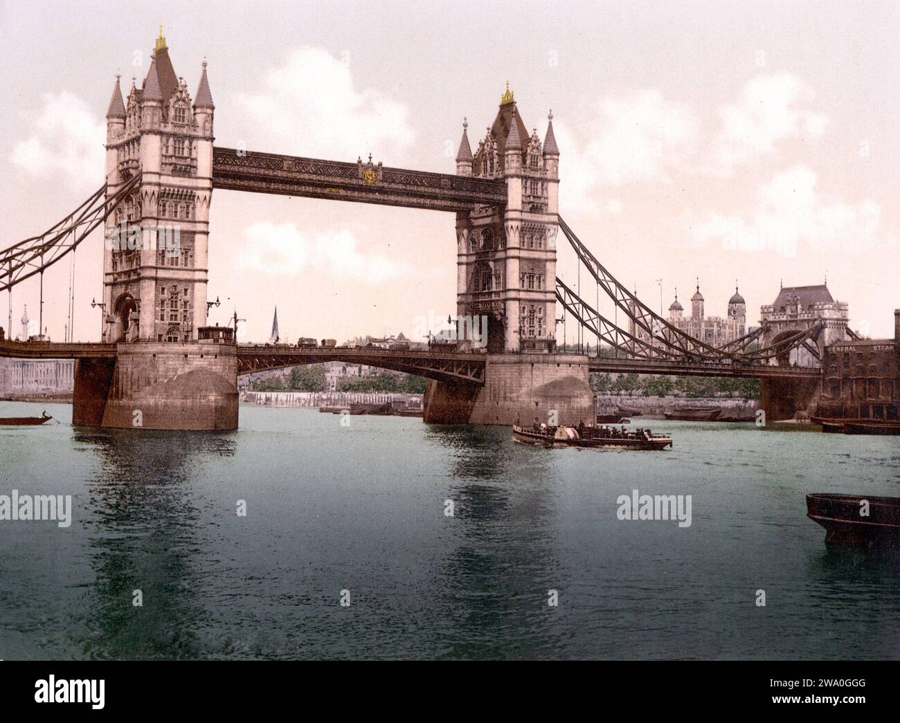 Vintage-Farbfotolithographie der London Tower Bridge (geschlossen) in London, England, ca. 1890-1900 Stockfoto