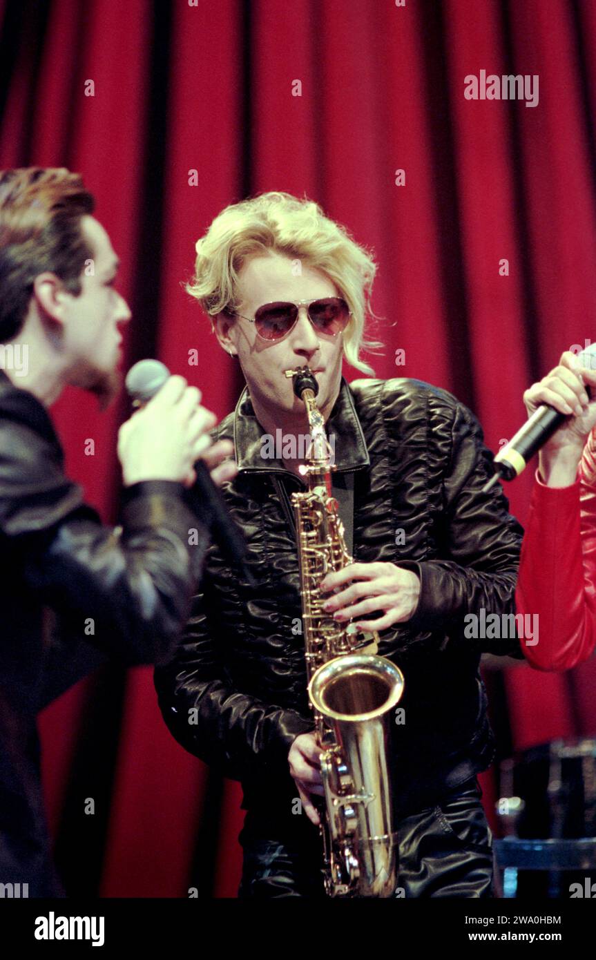 Mailand Italien 27. 03. 2000 : Andrea „Andy“ Fumagalli Saxophonist und Keyboarder der italienischen Bluvertigo-Gruppe, während eines Live-Konzerts im 105 Night Express Stockfoto