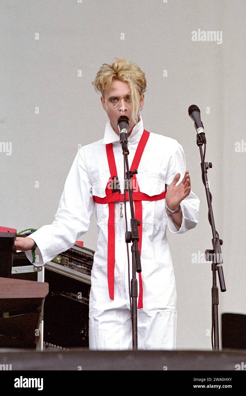 Imola Italien 20.06.1999: Andrea „Andy“ Fumagalli Saxophonist und Keyboarder der italienischen Bluvertigo-Gruppe, während eines Live-Konzerts beim Heineken Jammin' Festival Stockfoto