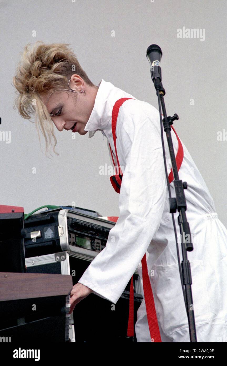 Imola Italien 20.06.1999: Andrea „Andy“ Fumagalli Saxophonist und Keyboarder der italienischen Bluvertigo-Gruppe, während eines Live-Konzerts beim Heineken Jammin' Festival Stockfoto