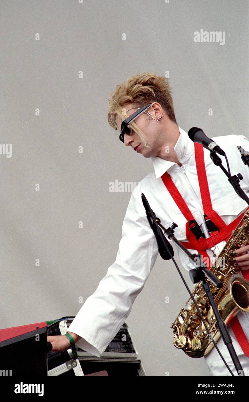 Imola Italien 20.06.1999: Andrea „Andy“ Fumagalli Saxophonist und Keyboarder der italienischen Bluvertigo-Gruppe, während eines Live-Konzerts beim Heineken Jammin' Festival Stockfoto