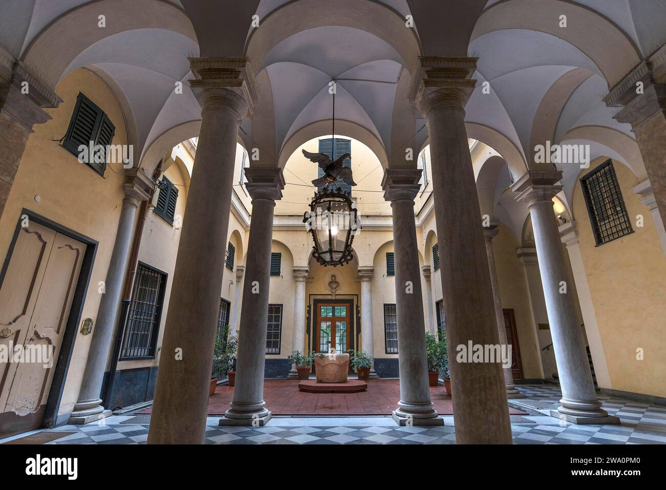 Innenhof des Palazzo Doria Gio Battista Spinola, erbaut 1563, Via Garibaldi, 6, Genua, Italien, Europa Stockfoto