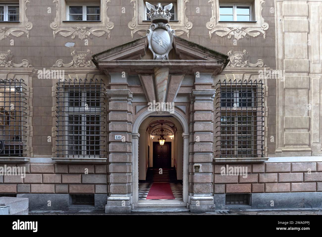 Eingangsportal des Palazzo Cattaneo-Adorno, erbaut 1583, Via Garibaldi, 8 10, Genua, Italien, Europa Stockfoto