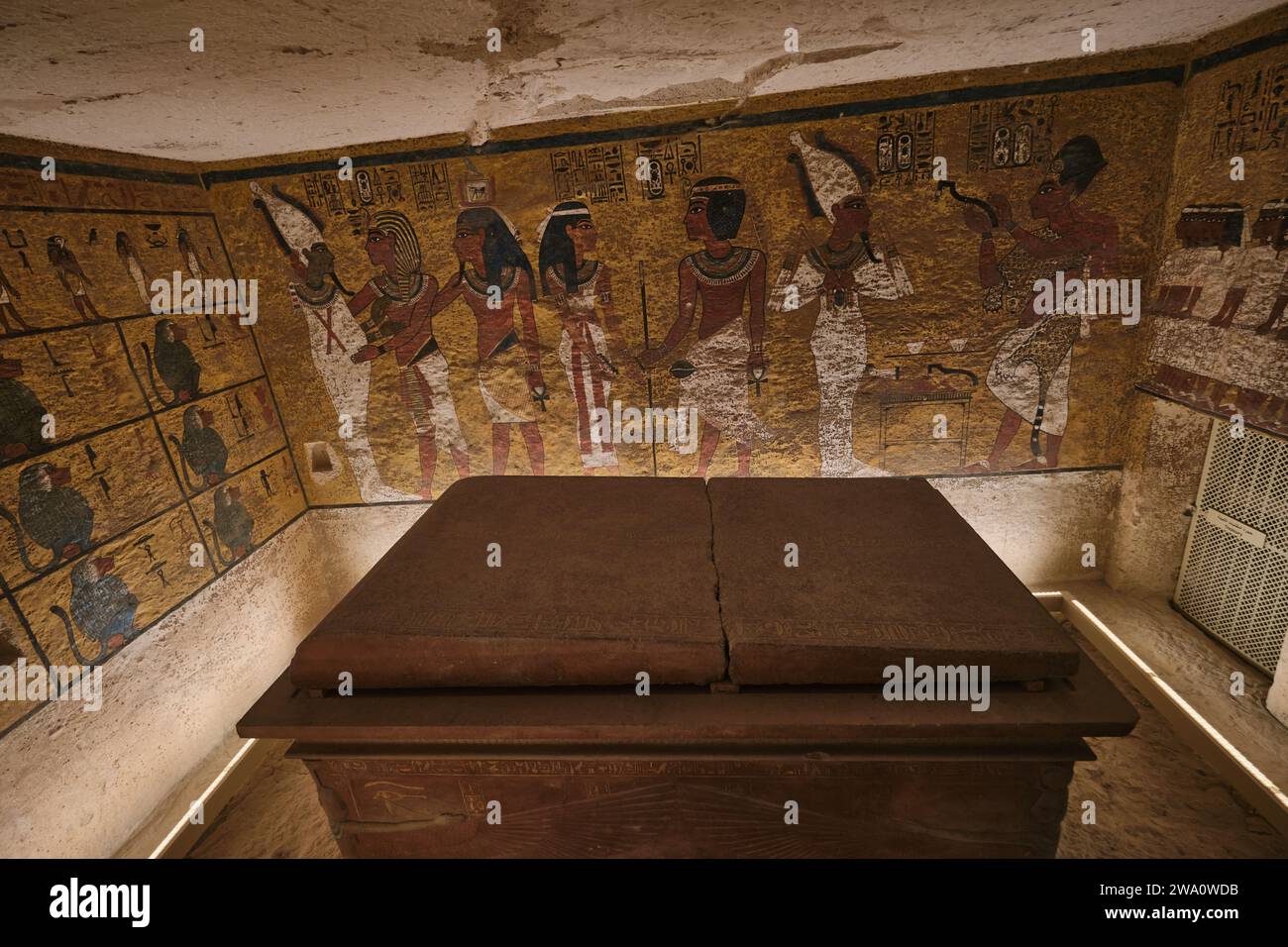 Luxor, Ägypten - 26. Dezember 2023: Das königliche Grab des Königs Tutanchamun im Tal des Königs Stockfoto